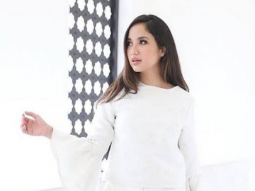 Biasa Tampil Glamour, Chacha Frederica Malah Ditagih Hutang