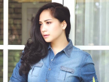 Nagita Slavina Pakai Aksesoris HP Mirip Resleting Harga Jutaan, Netter Heboh