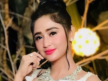 Pamer Wajah Tanpa Editan, Dewi Persik Tuai Sorotan Gara-Gara Bekas Merah