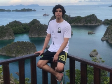 7 Potret Seru Liburan Al Ghazali di Raja Ampat, Makin Keren Saat Topless