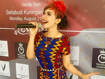 Roro Fitria Sempat Nangis Saat Hadiri Prosesi Pernikahan Kahiyang Ayu, Ada Apa?