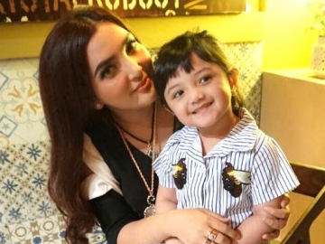 Belum Genap Tiga Tahun, Arsy Putri Ashanty Ini Sudah Rawat Kecantikan Kuku