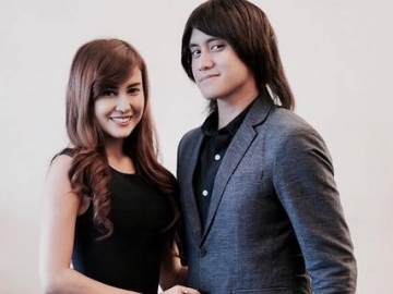 Romantis, Intip 6 Potret Mesra Kevin Aprilio & Vicy Melanie Liburan ke Singapura