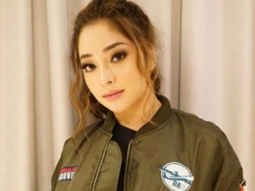 Pamer Foto Liburan di Air Terjun, Lekuk Tubuh Nikita Willy Bikin Netter Geger