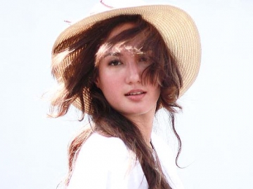 Pesan 'Sepatu Pengantin' Ini, Nadine Chandrawinata Segera Menikah?