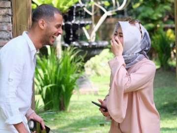 Tulis Pesan Panjang Berisikan Dukungan, Inikah Pacar Baru Rina Nose?