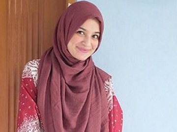 Unggah Postingan Ini, Shireen Sungkar Ikut Sindir Rina Nose Soal Lepas Hijab?