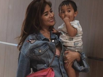 FOTO: Antimainstream, Liburan Meisya Siregar & Anak-Anak di Floating Market, Lembang