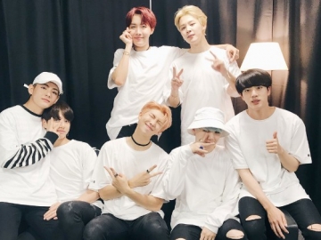 Demi Lihat BTS, Fans Nekat Bawa Tangga Hingga Panjat Pagar