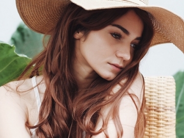 FOTO: Hobi Jalan-Jalan, Enzy Storia 'Blusukan' ke Resort-Resort Cantik di Bali