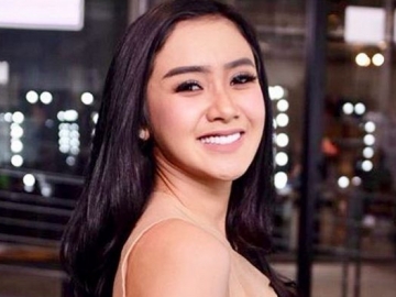 Unggah Kalimat Galau, Cita Citata Putus dari Sang Kekasih?