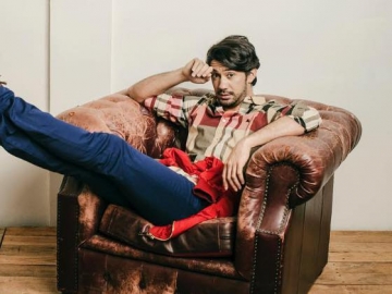 Pria Mirip Reza Rahadian Lakukan Ini Pada Seorang Lelaki, Netter Geger