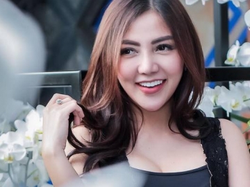 FOTO: Arisan Pakai Seragam Sekolah Ini, Intip Seksinya Bella Shofie Jadi 'Kids Jaman Now'