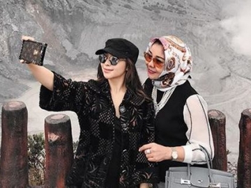 Heboh Nikita Willy Dikabarkan Tunangan, Ini Kata Sang Ibunda