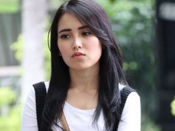 Susul Syahrini, Ayu Ting Ting Umrohkan 10 Orang ke Tanah Suci