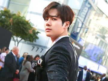 Ketemu di AMA 2017, Interaksi Manis Antara Jackson GOT7 & Rap Monster BTS Buat Fans Bahagia