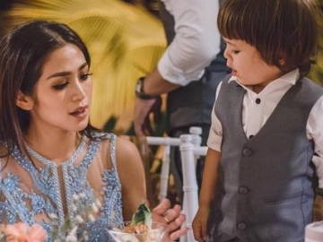 FOTO: Umur Tiga Tahun, El Barack Alexander Anak Jessica Iskandar Makin Menggemaskan Mirip Bule