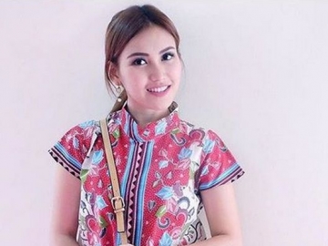 Ayu Ting Ting Tiba-Tiba Unggah Foto Bunga untuk Si 'Dia', Siapa?