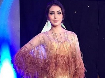 Ketumpahan Air Mendidih Hingga Kulit Melepuh, Fenita Arie Harus Jalani Operasi