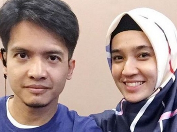 Perut Kelihatan Buncit, Dhini Aminarti Akhirnya Hamil?