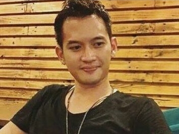 Rezky Aditya Terciduk Bersama Seorang Perempuan, Pacar Baru?