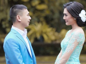 Raditya Dika Nyanyi Lagu Dangdut di Lamaran, Netter Kaget Lihat Penampilan Adik Bungsunya