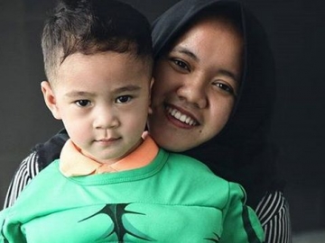 Unggah Video Rafathar 'Ciuman', Baby Sitter Raffi-Nagita Ditegur Netter