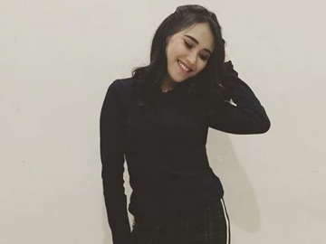 Make Up Artisnya Disomasi Oleh Via Vallen, Ini Tanggapan Ayu Ting Ting
