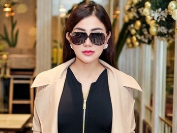 Ngaku 'Tunggu' Suami Sedang Rapat, Bella Shofie Bikin Netter Penasaran