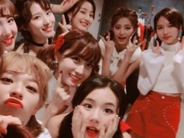 Jelang Natal, Twice Makin Semangat Promo 'Heart Shaker' di Instagram