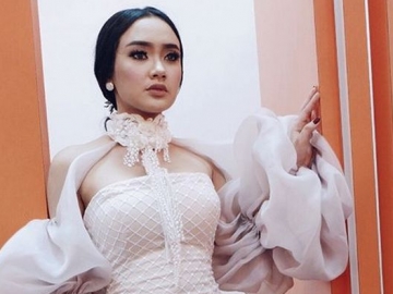 Ketiak Hitam Tuai Kritikan, Cita Citata Ngomel di Instagram