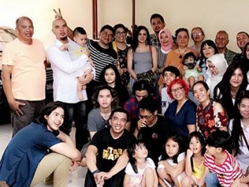 Kumpul dengan Keluarga, Mulan Jameela Kena Nyinyir Gara-Gara Pakaian