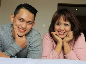 Disebut Mirip Rezky Aditya, Inikah Kekasih Baru Ely Sugigi?