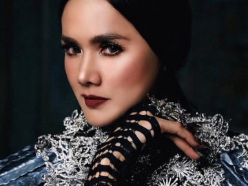 Bukan Lagi Hujatan, Mulan Jameela Dipuji Habis-Habisan Gara-Gara Gunakan Pakaian Ini