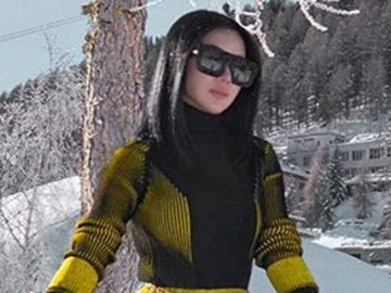 Terpeleset Manja di Eropa, Syahrini Malah Ditertawakan Netter