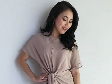 Heboh Gosip dengan Raffi Ahmad di Pesawat, Ayu Ting Ting Akhirnya Klarifikasi