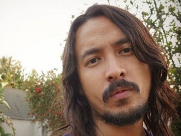 Dituntut Satu Tahun Penjara, Ello Tertunduk dan Minta Direhabilitasi