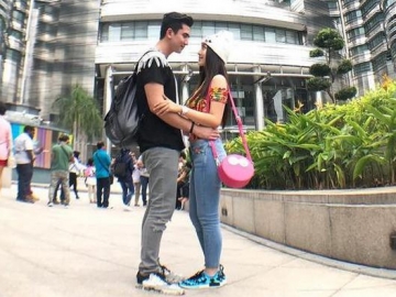 Makin Mesra, Verrell Bramasta-Natasha Wilona 'Lengket' di Pesawat