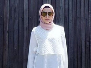 Fenita Hijrah dan Berhijab Bikin Geger Publik, Arie Untung Beri Penjelasan