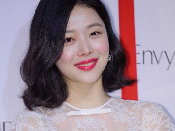 Sulli Pamerkan Gerakan Koreografi Penuh Pesona Seksi, Netter: Canggung Banget