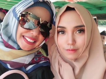 Ngobrol dengan Logat Betawi, Netizen Salah Fokus dengan Paras Ibunda Salmafina Sunan