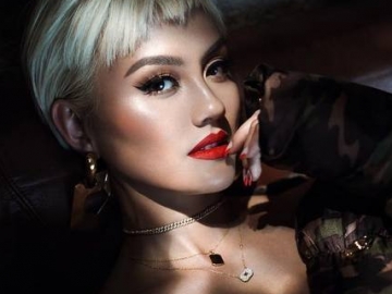 Dapat Hadiah Ini dari DJ Khaled, Warganet Salah Fokus Potongan Rambut Agnes Monica