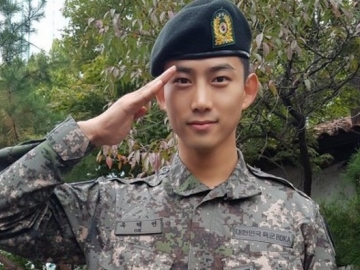Taecyeon Tertangkap Kamera Nonton Pertandingan Basket Bareng Para Tentara Lainnya, Netter: Ganteng