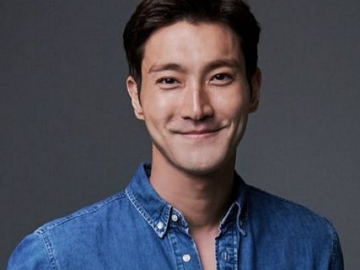 Siwon SuJu Lemparkan Senyum Manis ke Fans di Bandara, Netter Kembali Bahas Insiden Bugsy