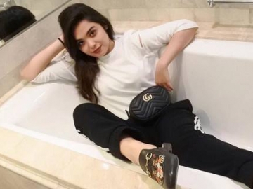 Mantap Berhijrah, Inilah Postingan Perdana Vebby Palwinta dengan Hijab