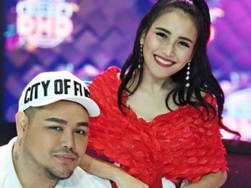 Ivan Gunawan Rancang Gaun Pengantin untuk Ayu Ting Ting, Bakal Nikah?