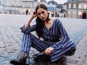 Percaya Diri Pose 'Ngangkang', Jessica Iskandar dan Zaskia Gotik Malah Tuai Kecaman