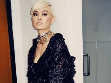Penampilannya Disebut Gembel, Agnes Monica Bungkam Mulut Haters dengan Pamer Harga Sepatu
