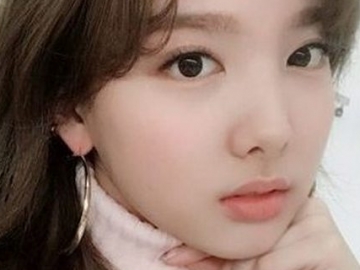 Pose 'Menggoda', Nayeon Twice Tulis Caption Ini di IG