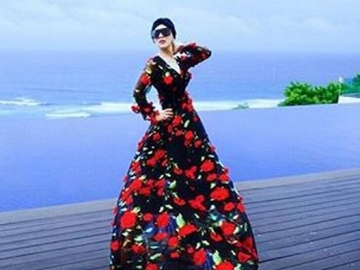 Berpenampilan Begini di Kolam Renang, Syahrini Tuai Pujian dan Bikin Salut